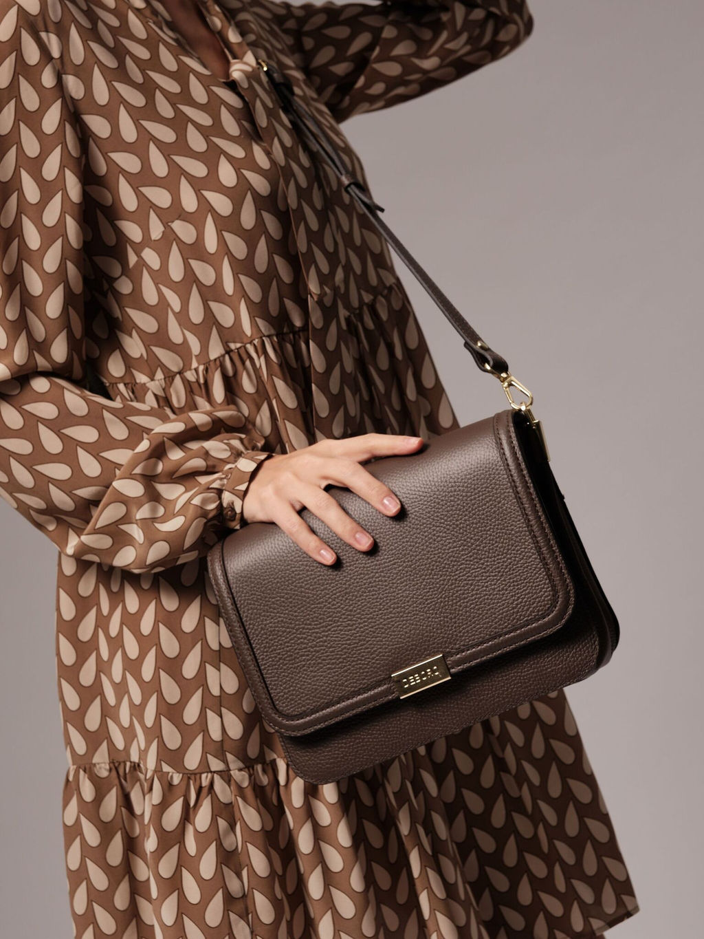 Сумка через плечо Deboro 30532 серый дым