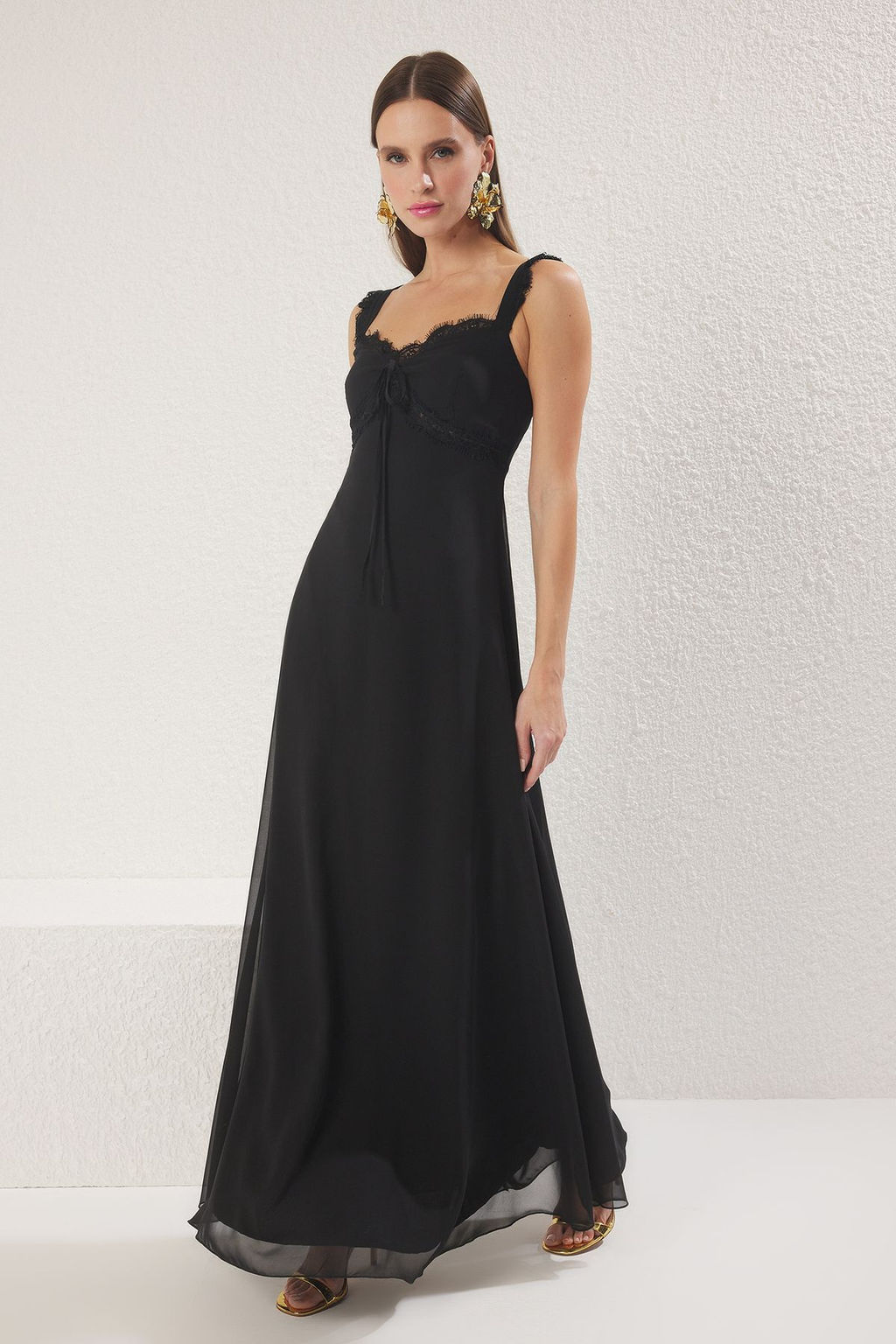 TRENDYOLMILLA Siyah A-Kesim Dantel Detayl? Sifon Dokuma Uzun S?k Abiye & Mezuniyet Elbise TPRSS25AE00169 фото 2