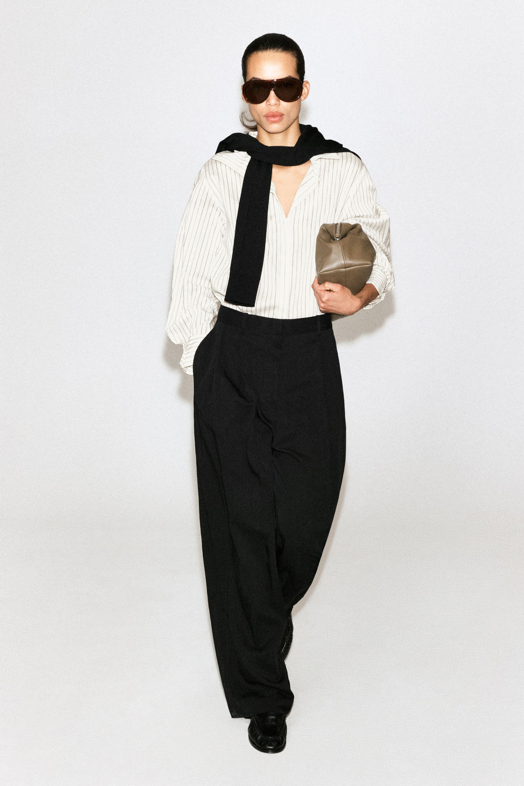 PANTAL?N WIDE LEG FLUIDO RELAXED FIT