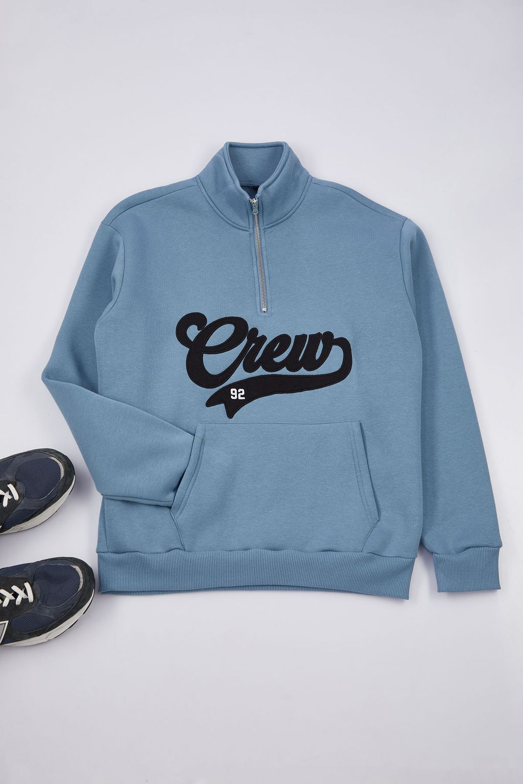 TRENDYOL MAN Mavi Dik Yaka Oversize/Genis Kesim Dik Yaka Fermuarl? Yaz? Nak?sl? Sweatshirt TMNAW25SW00083 - Trendyolmilla фото 7