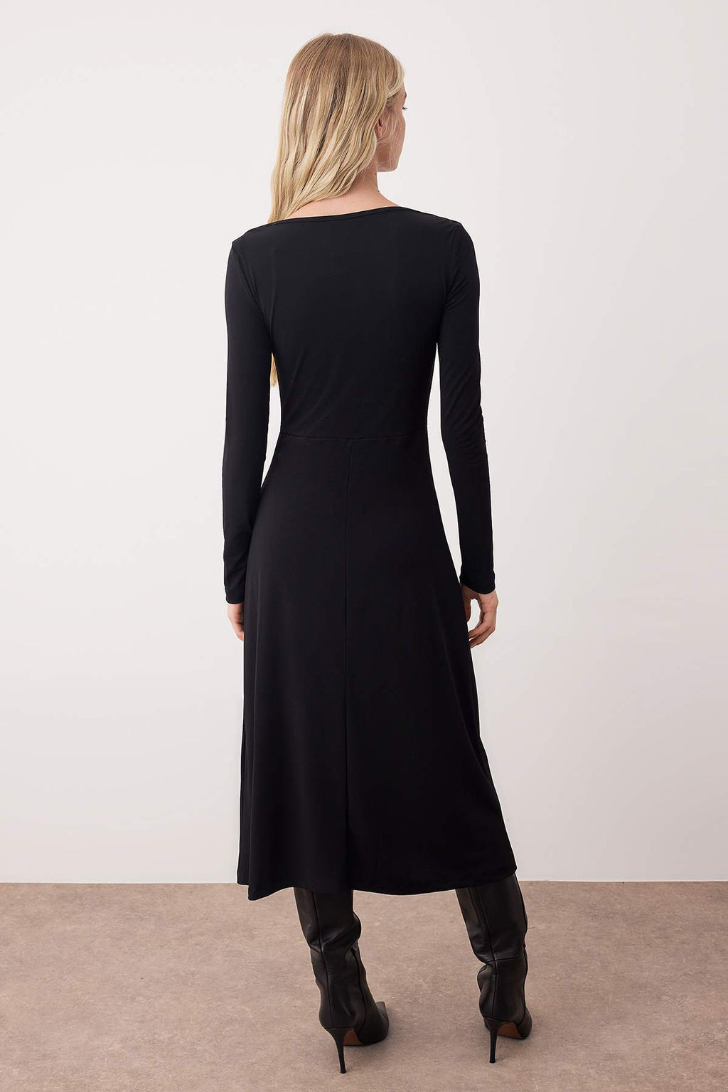 Siyah Aksesuar Detayl? Bodycon Maxi Esnek Orme Elbise TWOAW26EL00209 - Trendyolmilla фото 4