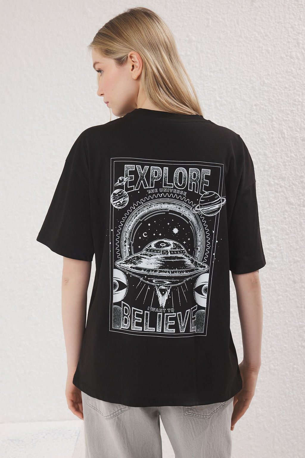 TRENDYOLMILLA Antrasit %100 Pamuklu Galaktik On ve S?rt Bask?l? Oversize/Genis Kal?p Orme T-Shirt TWOSS25TS00160 фото 4