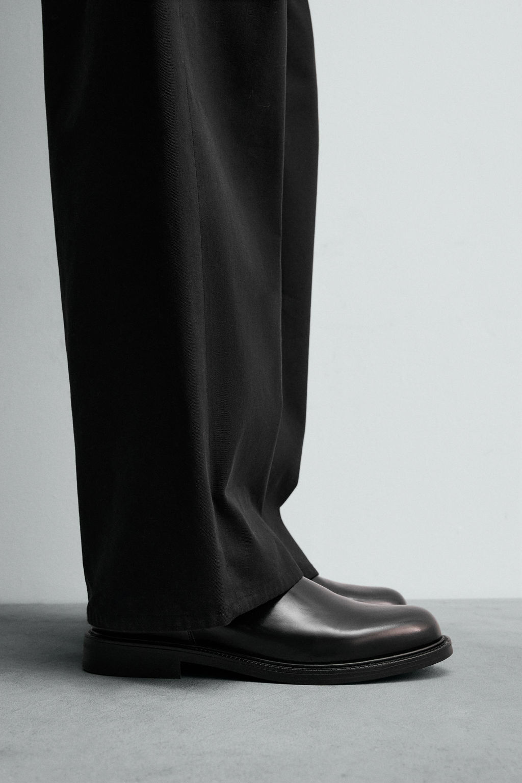 LEATHER CHELSEA BOOTS