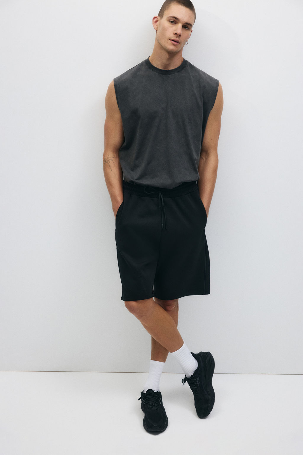 Pantal?n corto de deporte con DryMove Loose Fit - H&m фото 4