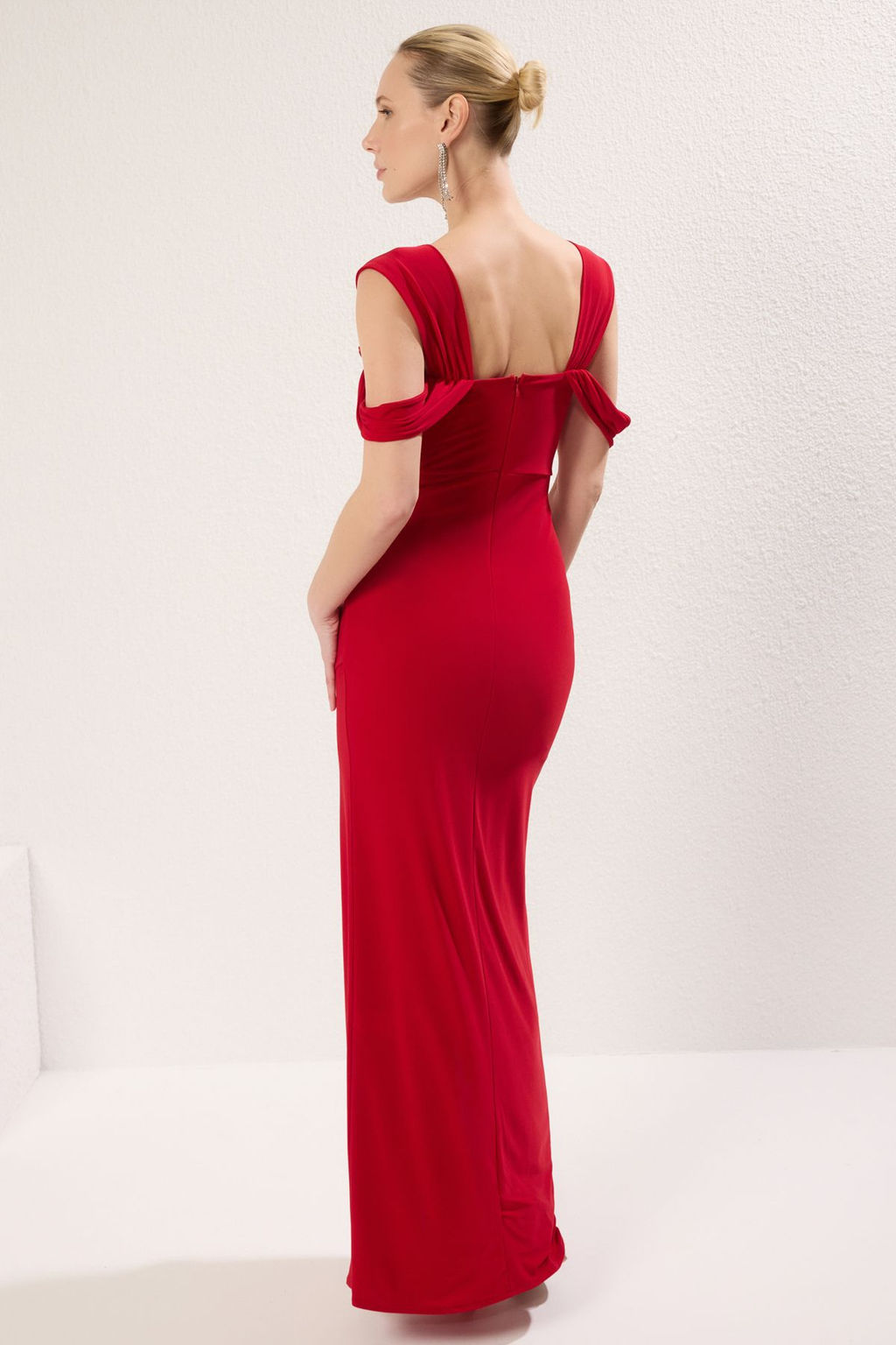 K?rm?z? Kol Detayl? Orme S?k Maxi Abiye Gece Mezuiyet Elbisesi TPRSS25AE00095