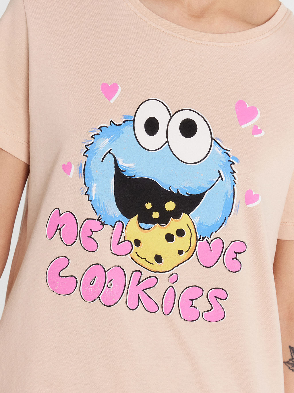 Пижама женская бежевая с принтом monsters cookies бежевый +персонажи на бежевом 592511 - Mark formelle фото 6