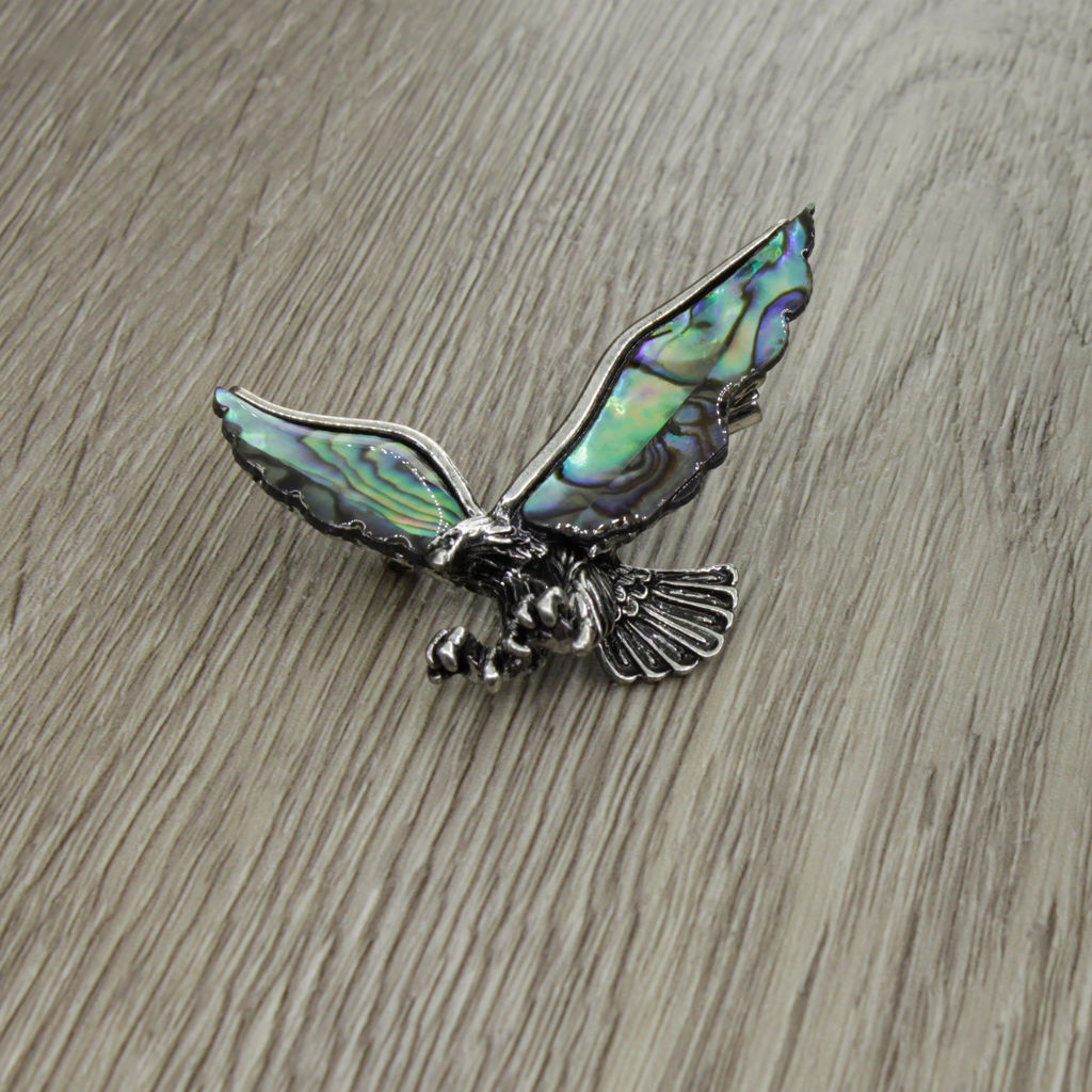 Брошь-подвеска "Ястреб" со вставкой из гелиотиса