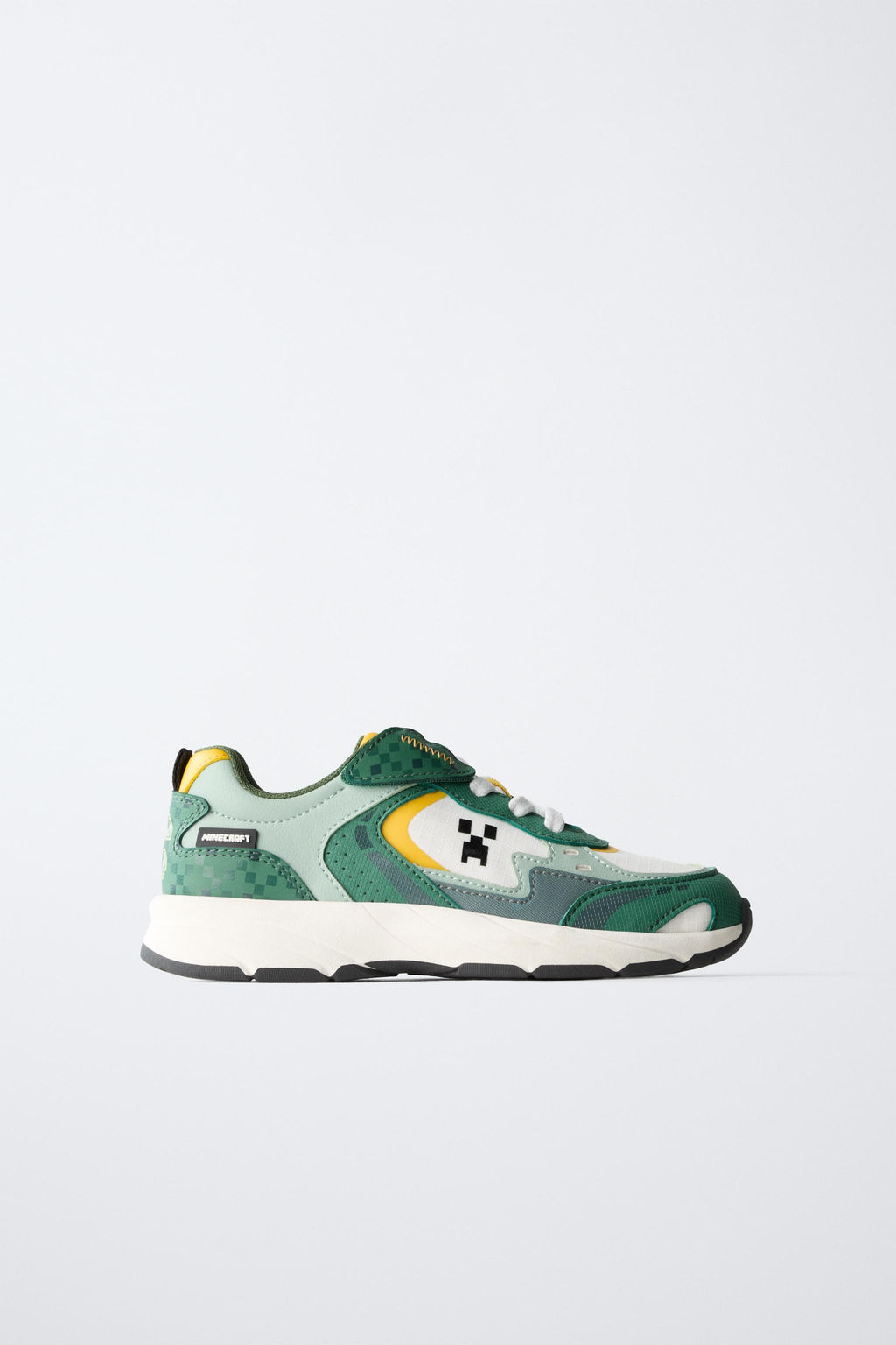 MINECRAFT MOJANG AB. TRAINERS