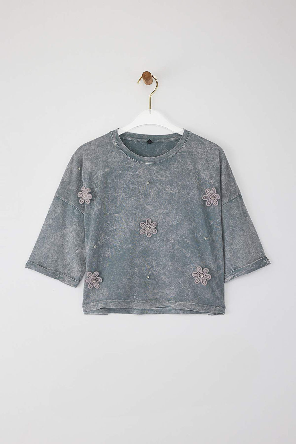 Trendyolmilla Gri Y?kamal? Cicekli Relaxed/Rahat Kal?p Crop Orme T-Shirt TWOSS25TS00131 фото 5