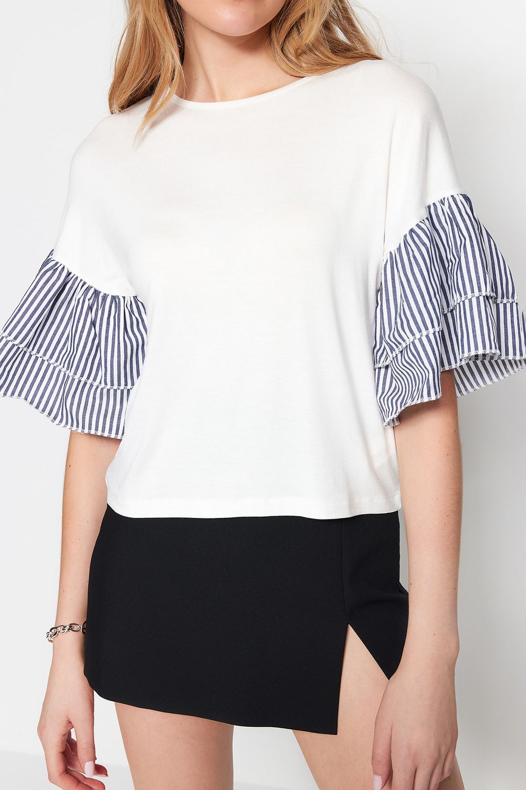 Beyaz Poplin Detayl? Relaxed/Genis Rahat Kesim Bisiklet Yaka Orme Bluz TWOSS23BZ00065