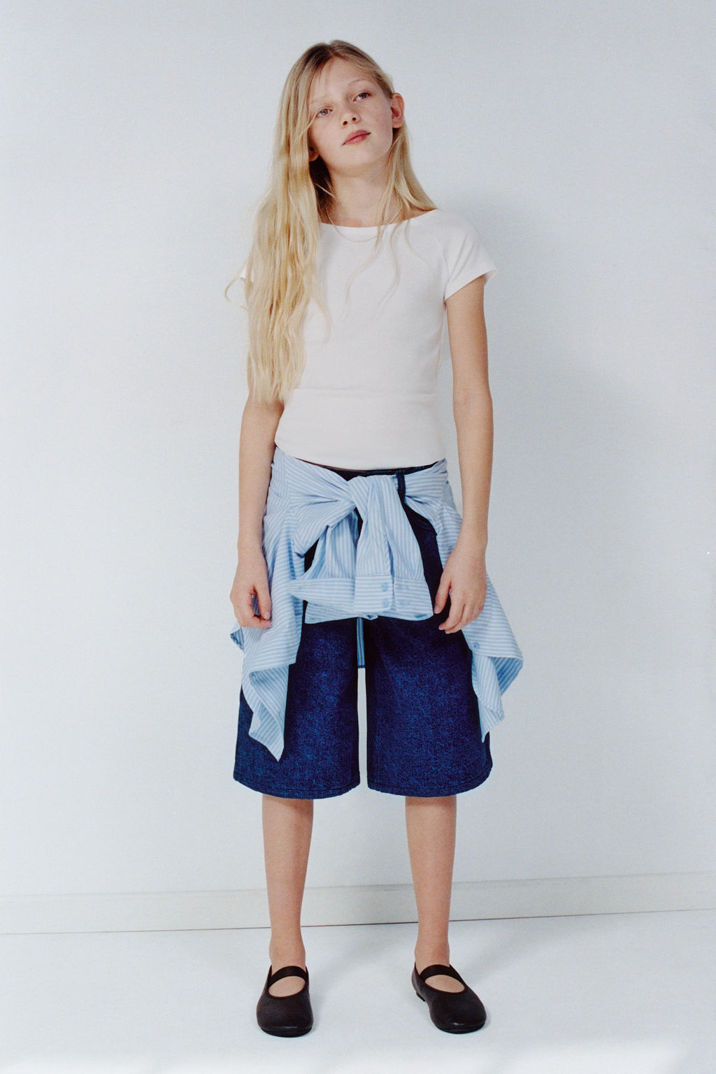 CAMISETA LISA CON MODAL / Blanco