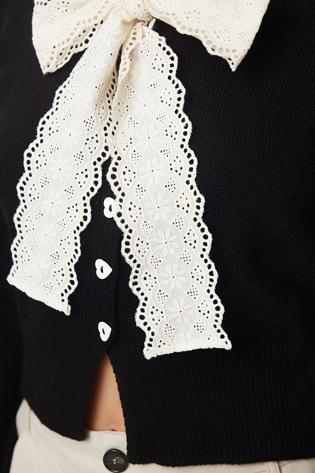Siyah Crop Dantel Garnili Kurdele/Fiyonk Detayl? Triko H?rka TWOAW25HI00251