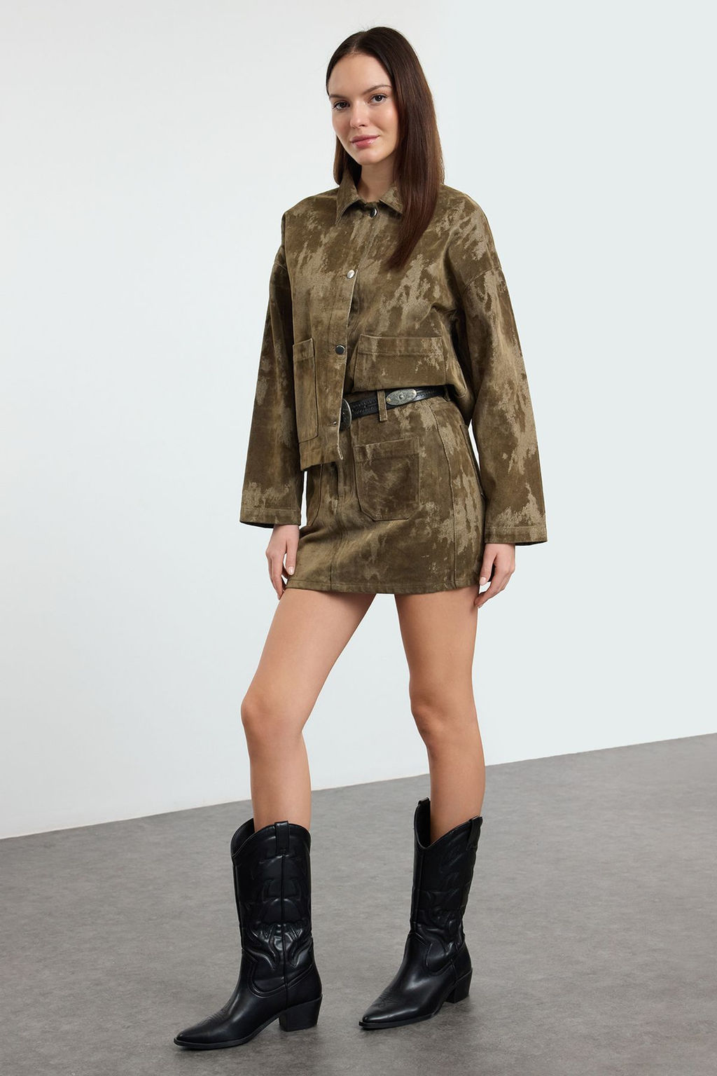 TRENDYOLMILLA Kahverengi Suet Gorunumlu Normal Bel Mini Denim Etek TWOAW25ET00101  фото 2