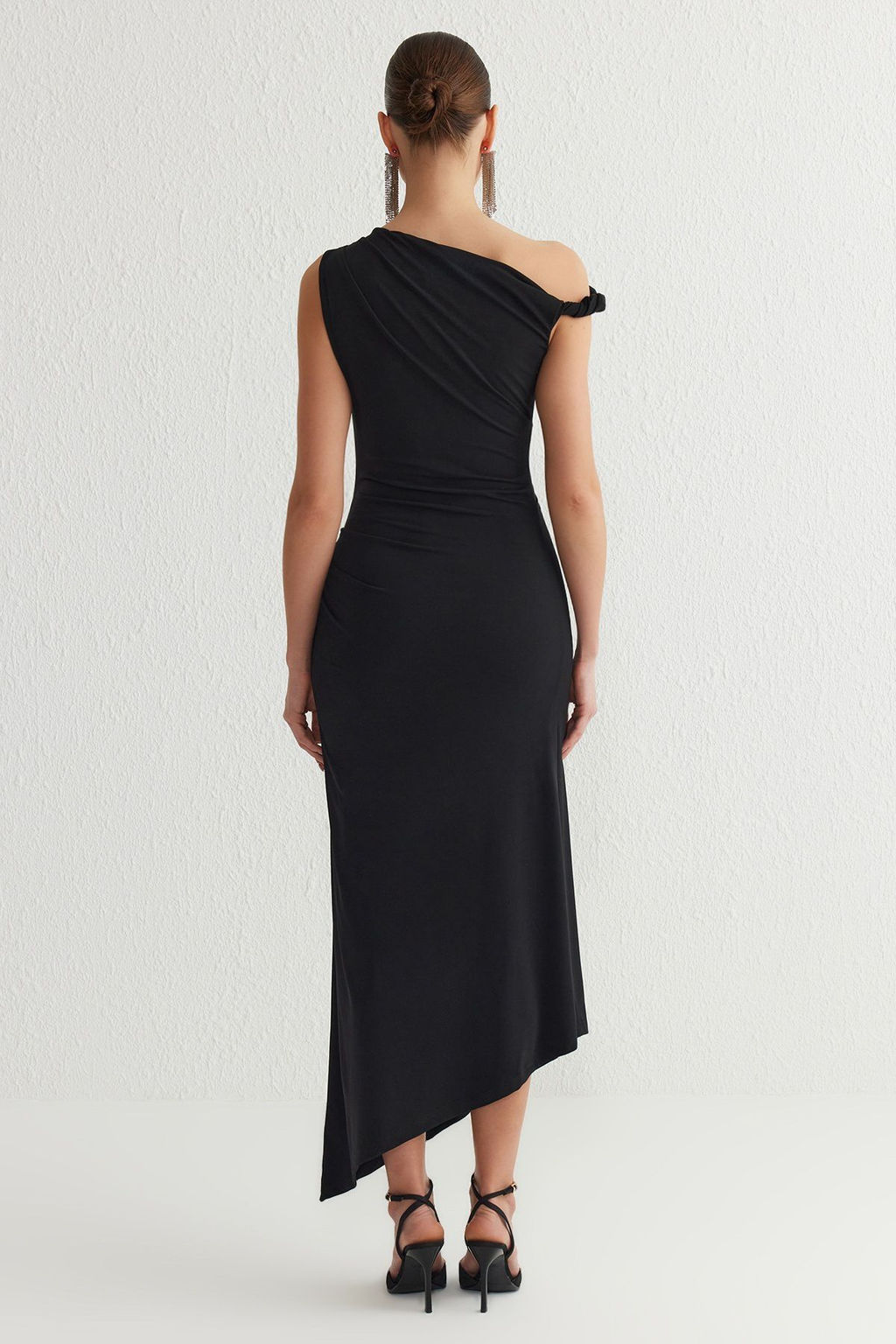 TRENDYOLMILLA Siyah Asimetrik Yaka Orme Elbise TPRSS25EL00102  фото 5