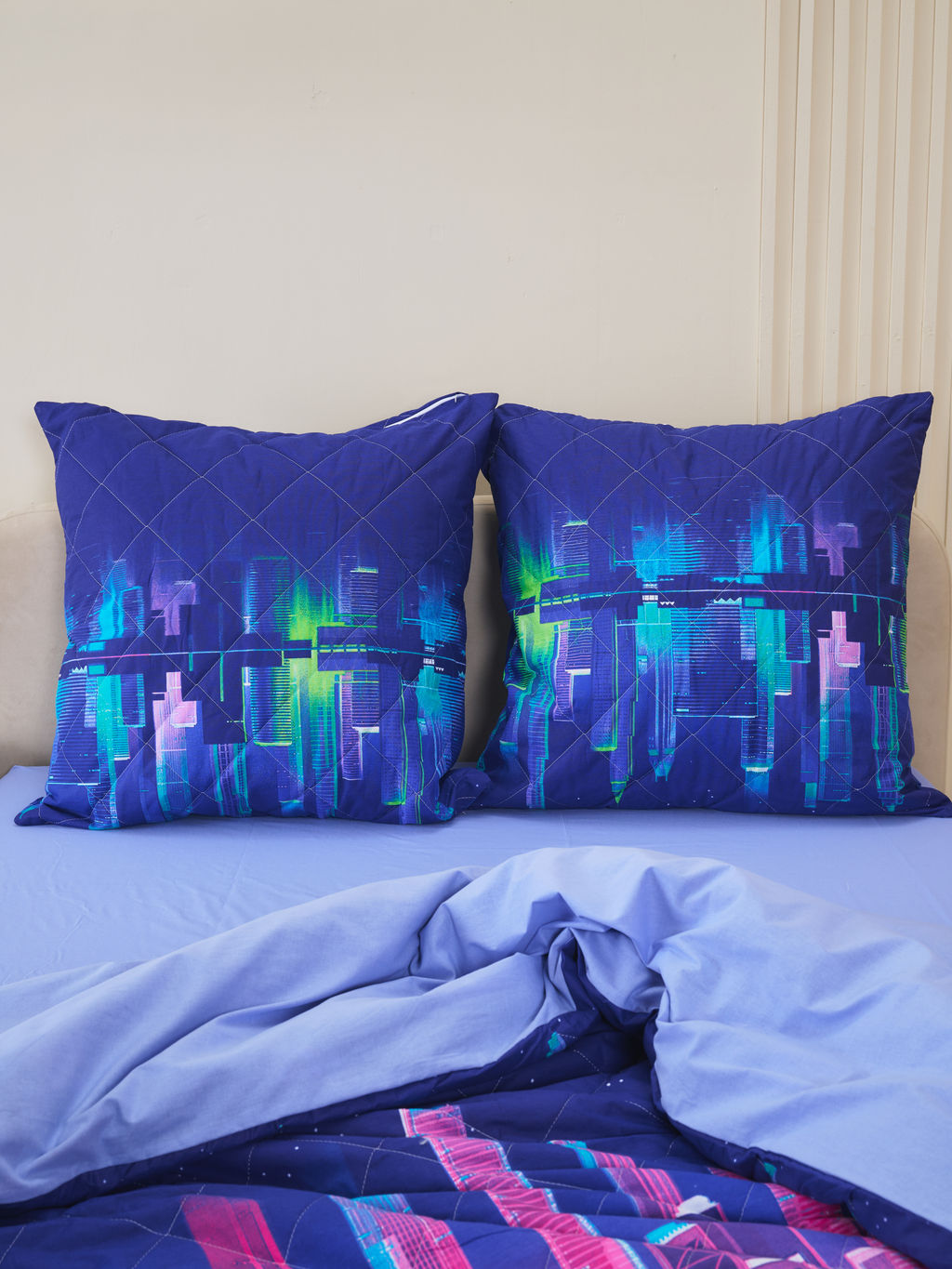 Постельное белье зима-лето из поплина с простыней на резинке - Сити Найт 2 сп.с прост.на резинке 180*200*25 (нав.70х70)