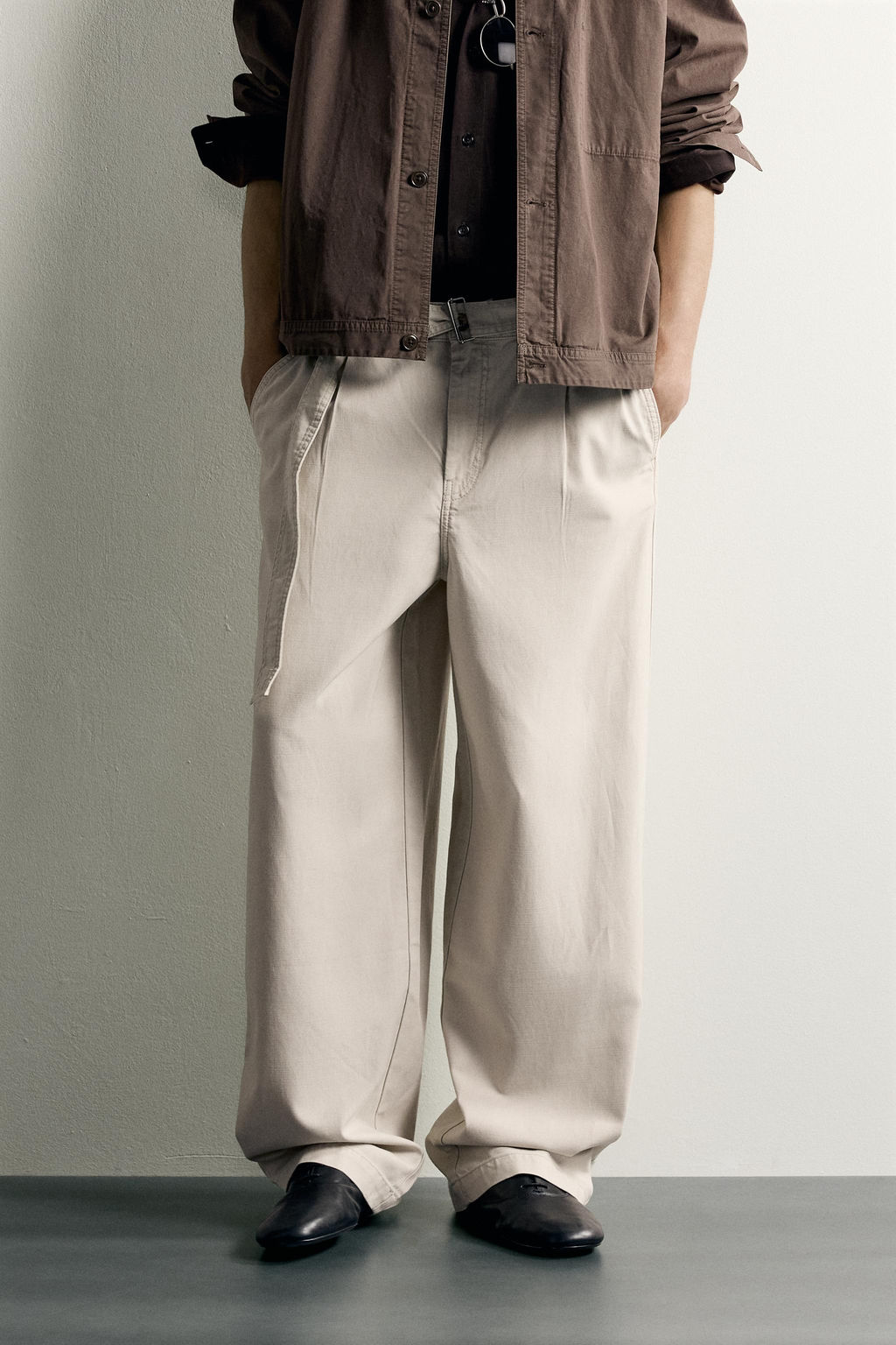 PANTAL?N RELAXED FIT PLIEGUES CINTUR?N / Gris claro - Zara фото 2