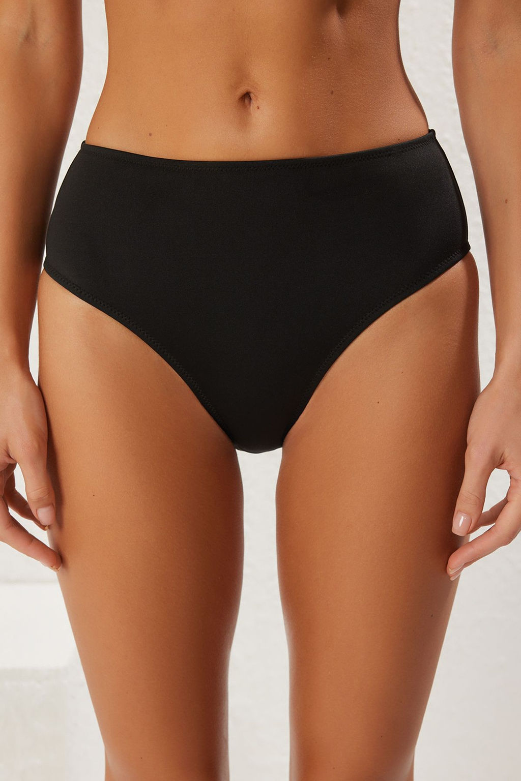 TRENDYOLMILLA Siyah Yuksek Bel Regular Bikini Alt? TBESS25BA00022  фото 3