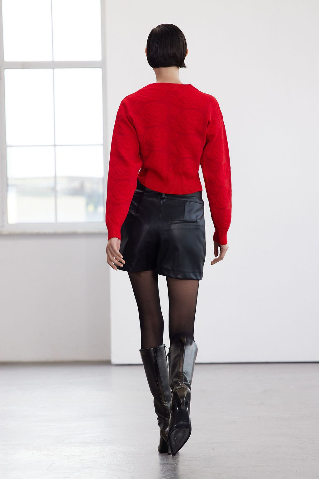 TRENDYOLMILLA Limited Edition K?rm?z? Crop Yumusak Dokulu Gul Orgulu Ceket Gorunumlu Triko H?rka TWOAW25HI00322 фото 3