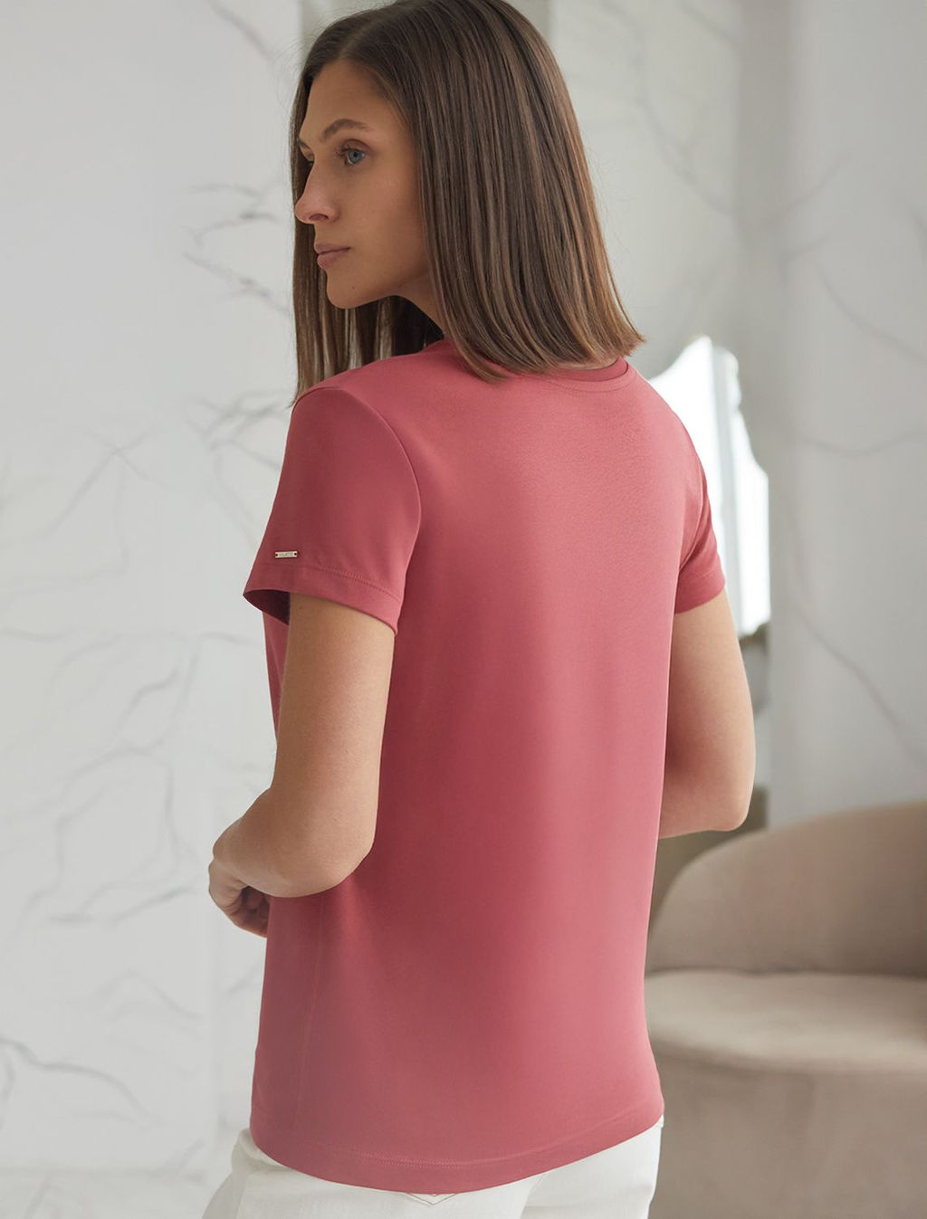 Базовая футболка полуприлегающая из премиального хлопка с эластаном - Vilatte фото 3