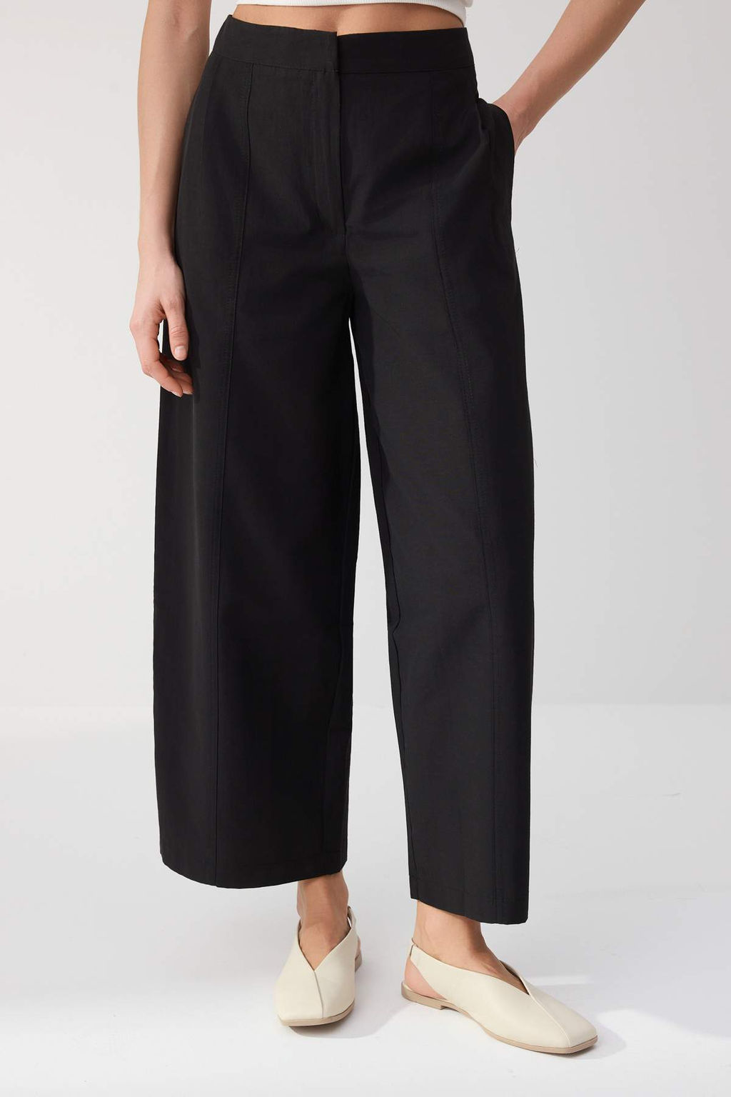 Trendyolmilla Wardrobe Essentials Siyah Pili Detayl? Wide Leg Pantolon | TWOSS26PL00071