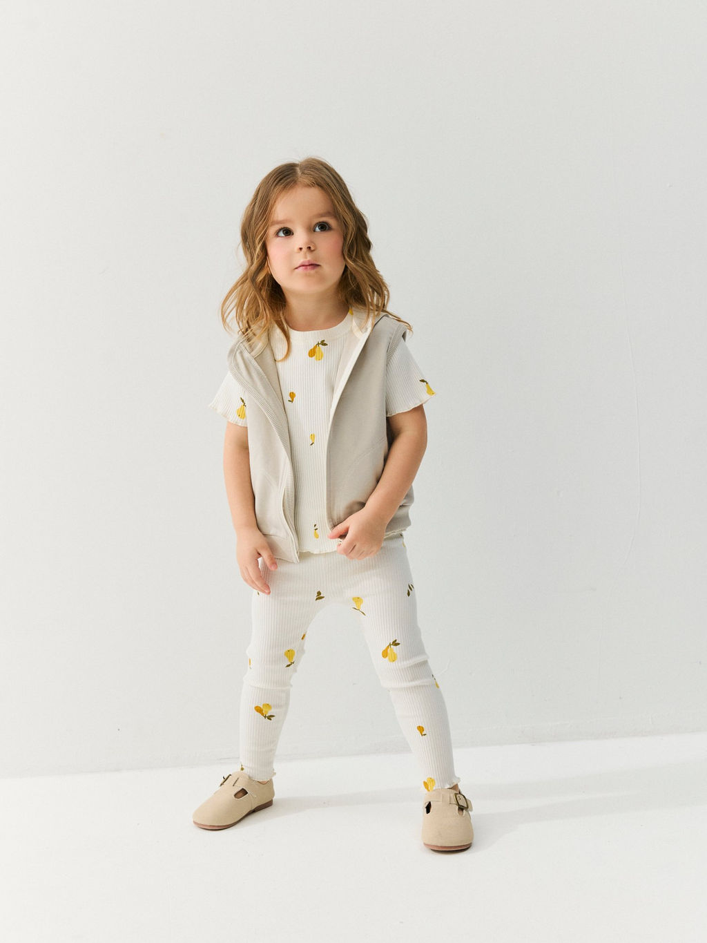 Жилет с капюшоном "Жемчуг" из облегченного футера 0+