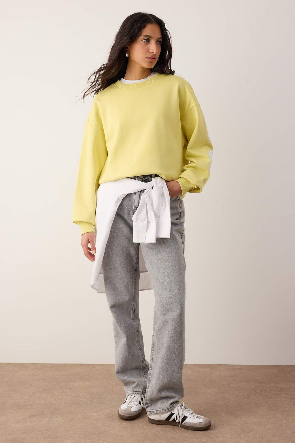 Ac?k Sar? Oversize/Genis Kesim Slogan S?rt Bask?l? Bisiklet Yaka Orme Sweatshirt TWOAW26SW00236