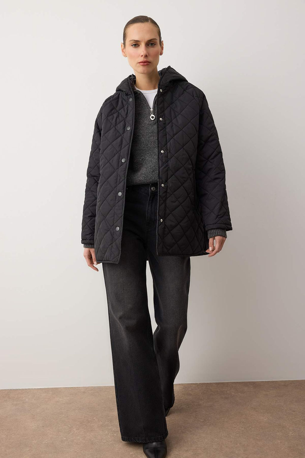 TRENDYOLMILLA Gri Kapusonlu Su Itici Kapitone Mont TWOAW23MO00131  фото 40