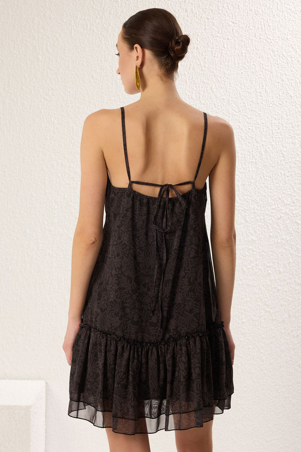 TRENDYOLMILLA Koyu Kahverengi Cicekli Duz Kesim Mini Sifon Astarl? Dokuma Elbise TWOSS25EL00192