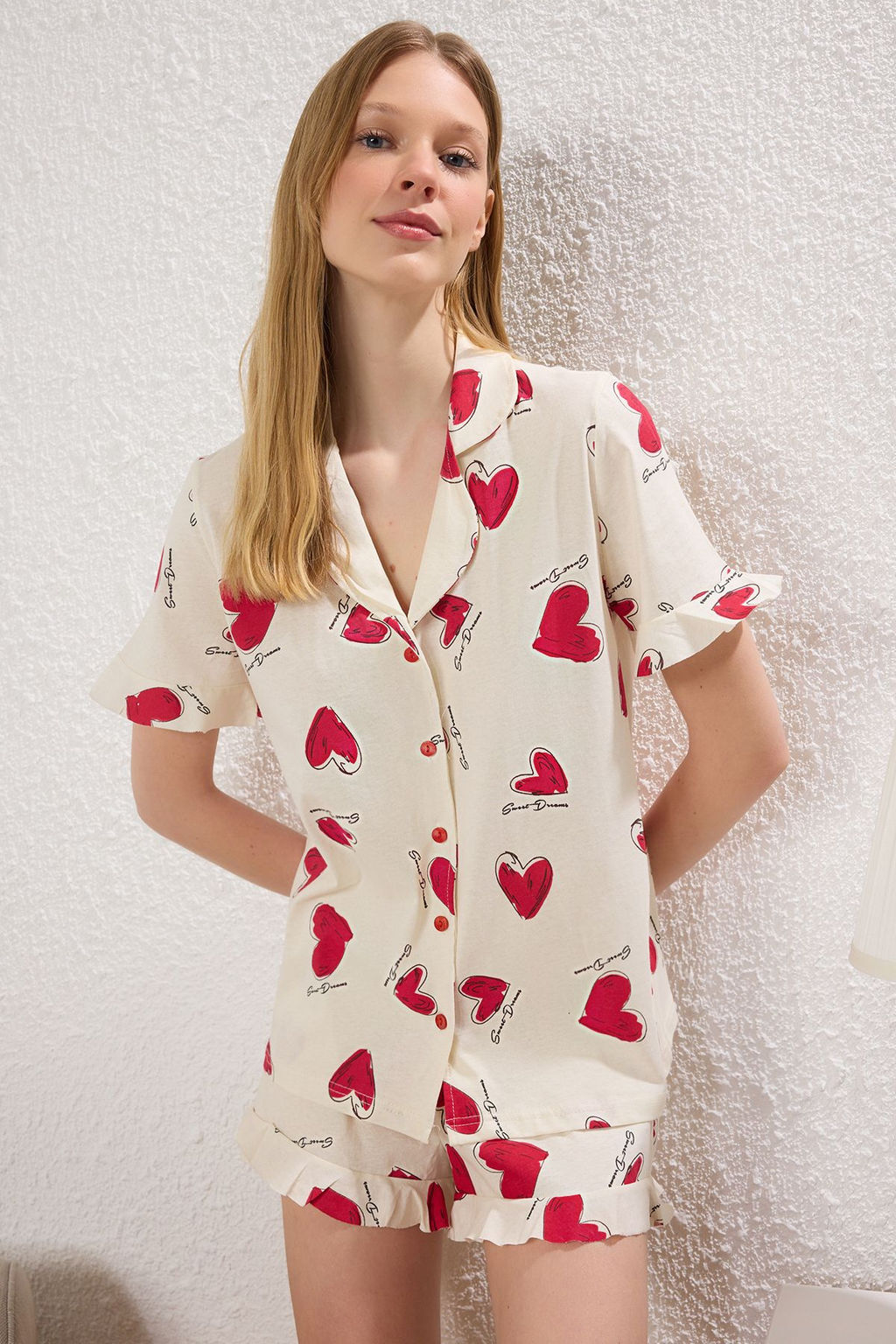 Trendyolmilla Ekru %100 Pamuklu Kalpli Volanl? Sortlu Orme Pijama Tak?m? THMSS25PT00336  фото 2