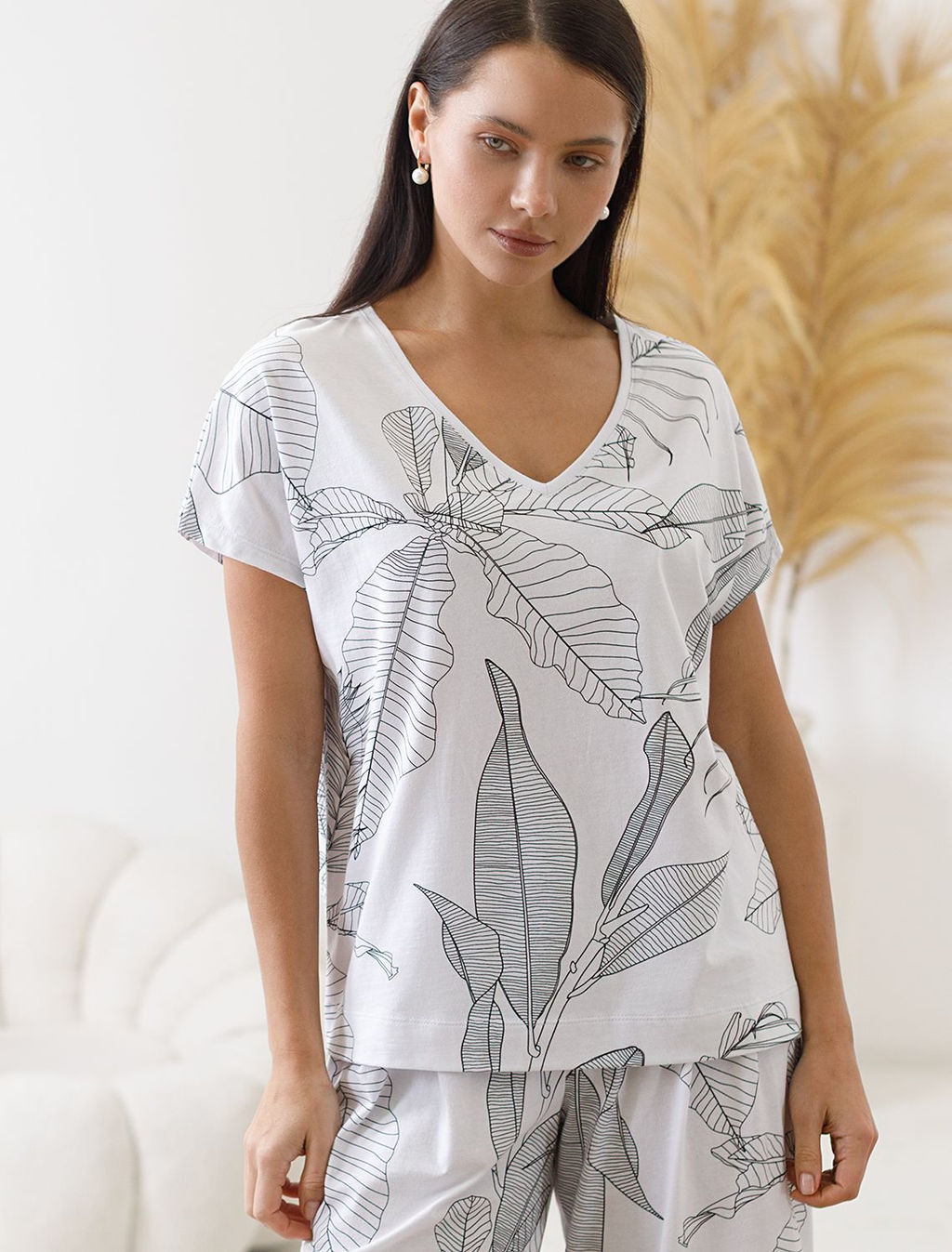 Свободная футболка с V-вырезом и цельнокроеным рукавом из 100% хлопка с принтом