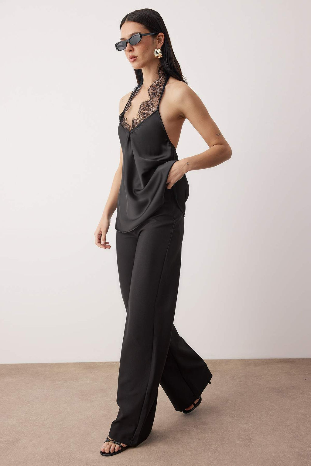 Siyah V Yaka Dantel Detayl? Saten Party Y?lbas? Bluz TPRAW26BZ00065 - Trendyolmilla фото 2