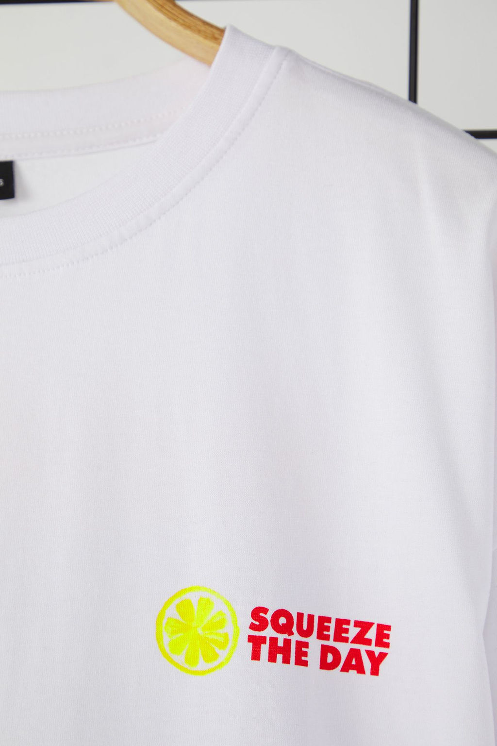 Beyaz Oversize/Genis Kesim Limon Bask?l? %100 Pamuklu T-Shirt TMNSS23TS00089