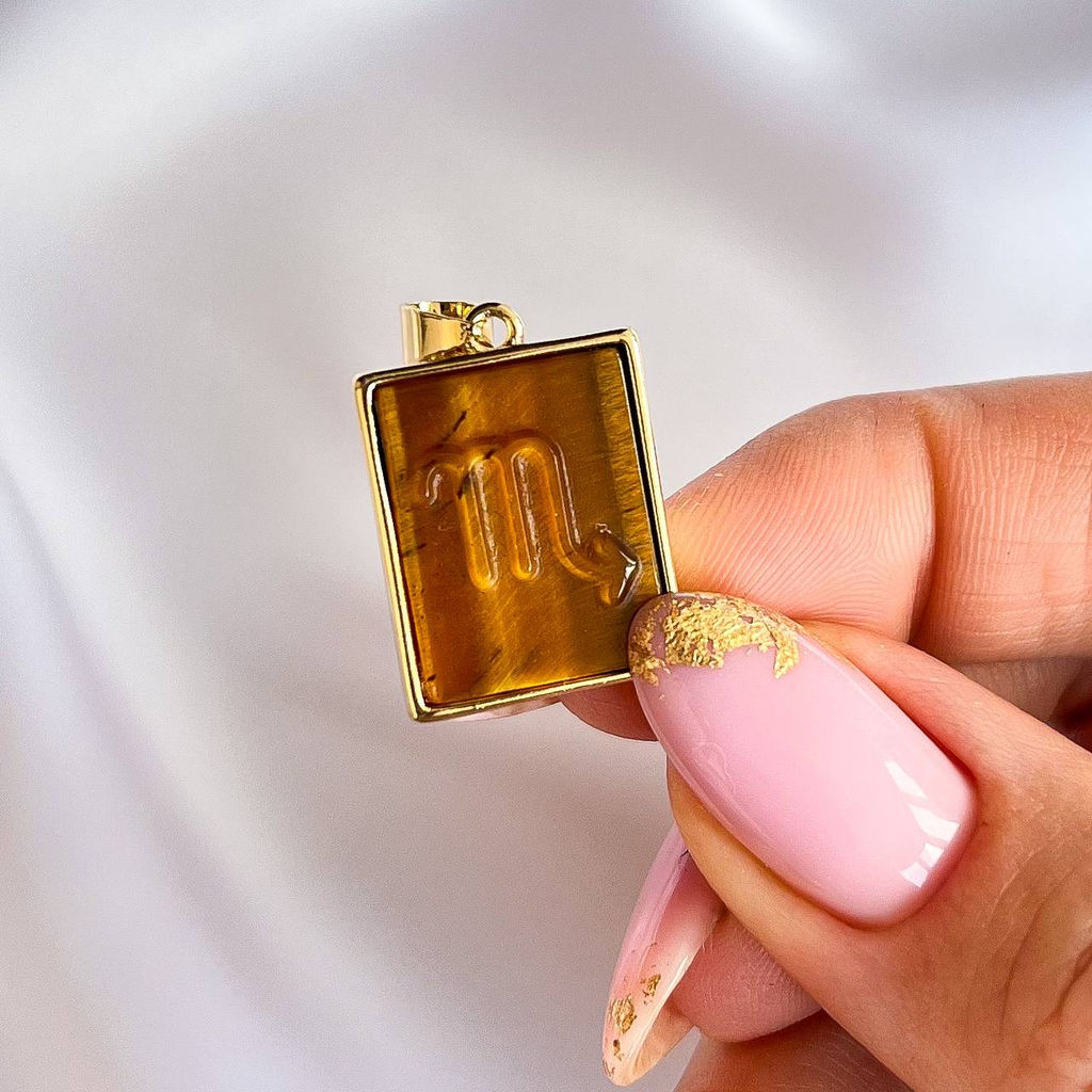 Кулон со знаком зодиака "Скорпион" из Тигрового глаза