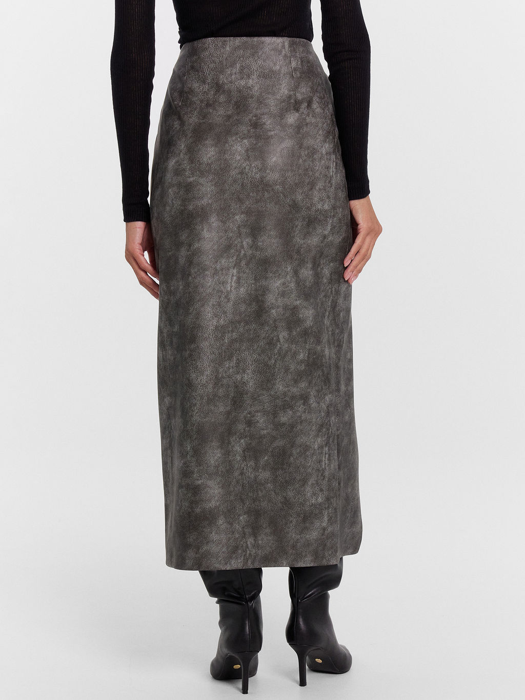 Юбка женская черная с принтом в виде потертостей черный с потертостями 152801 - Mark formelle фото 4