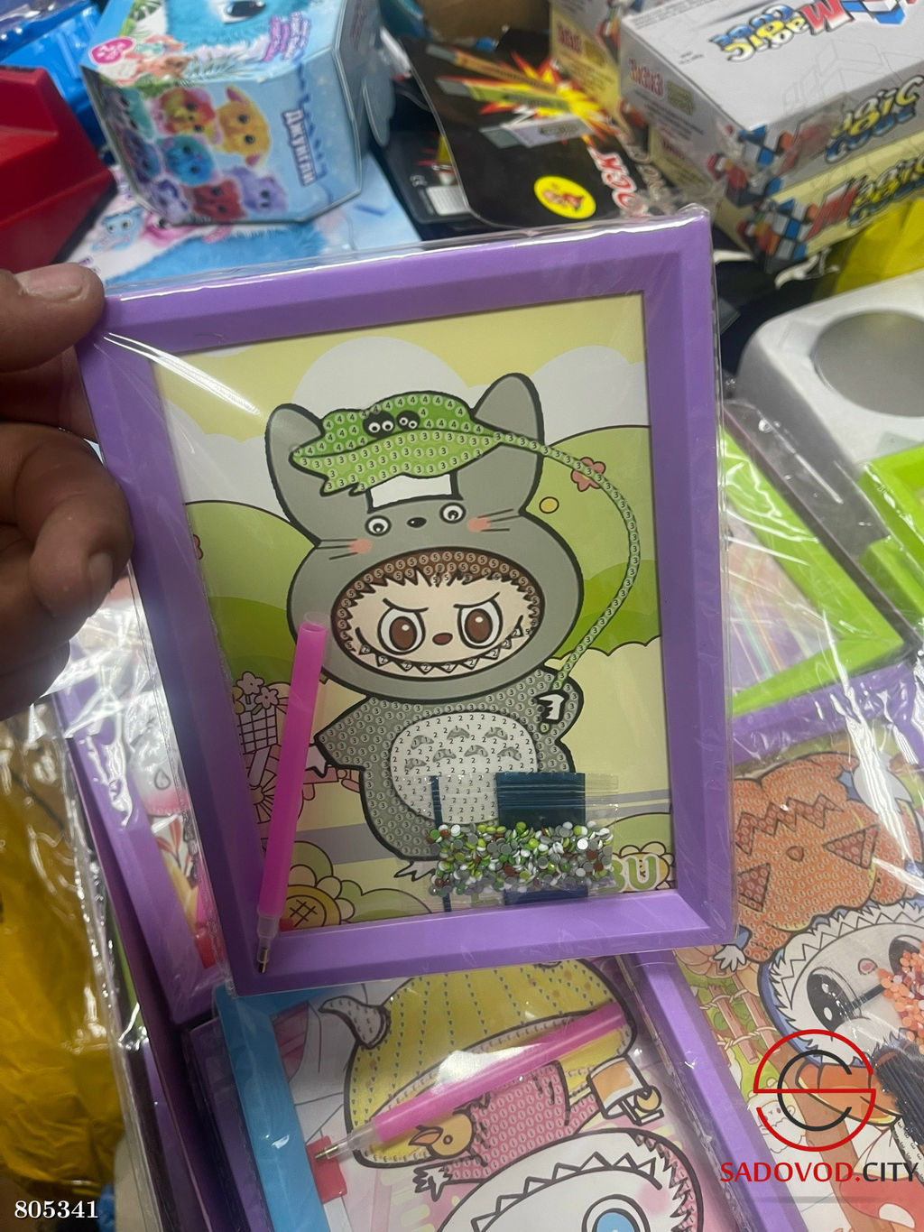 Алмазная мозаика с Лабубу в рамке