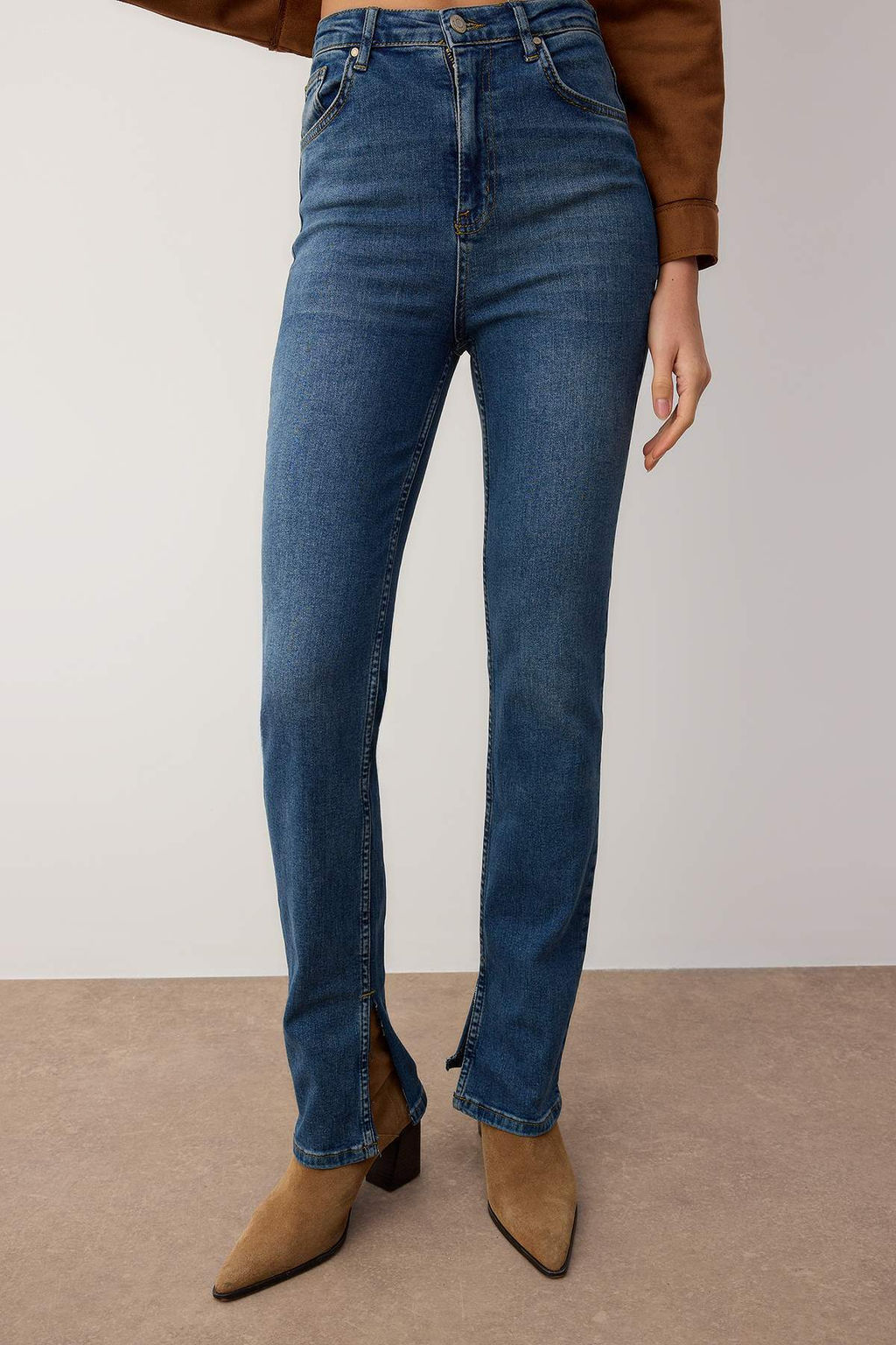 TRENDYOLMILLA Koyu Mavi Y?rtmacl? Super Yuksek Bel Slim Flare Jeans TWOSS22JE0643  фото 3