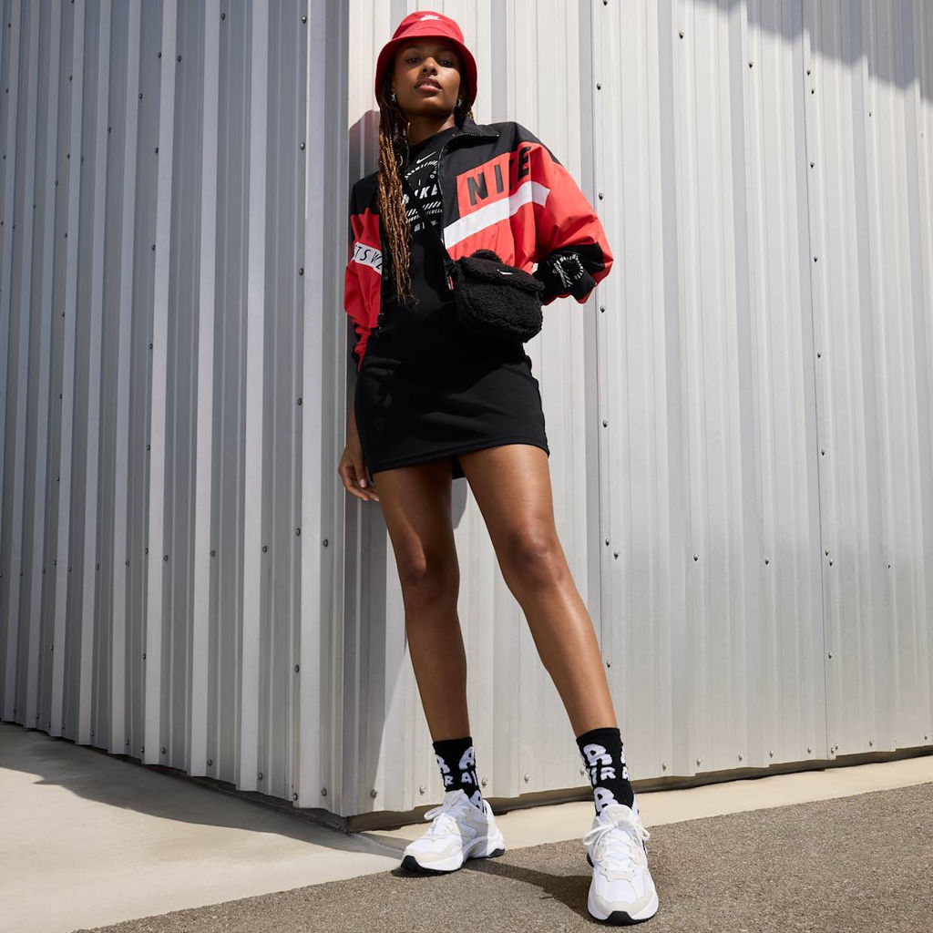 Кроссовки женские