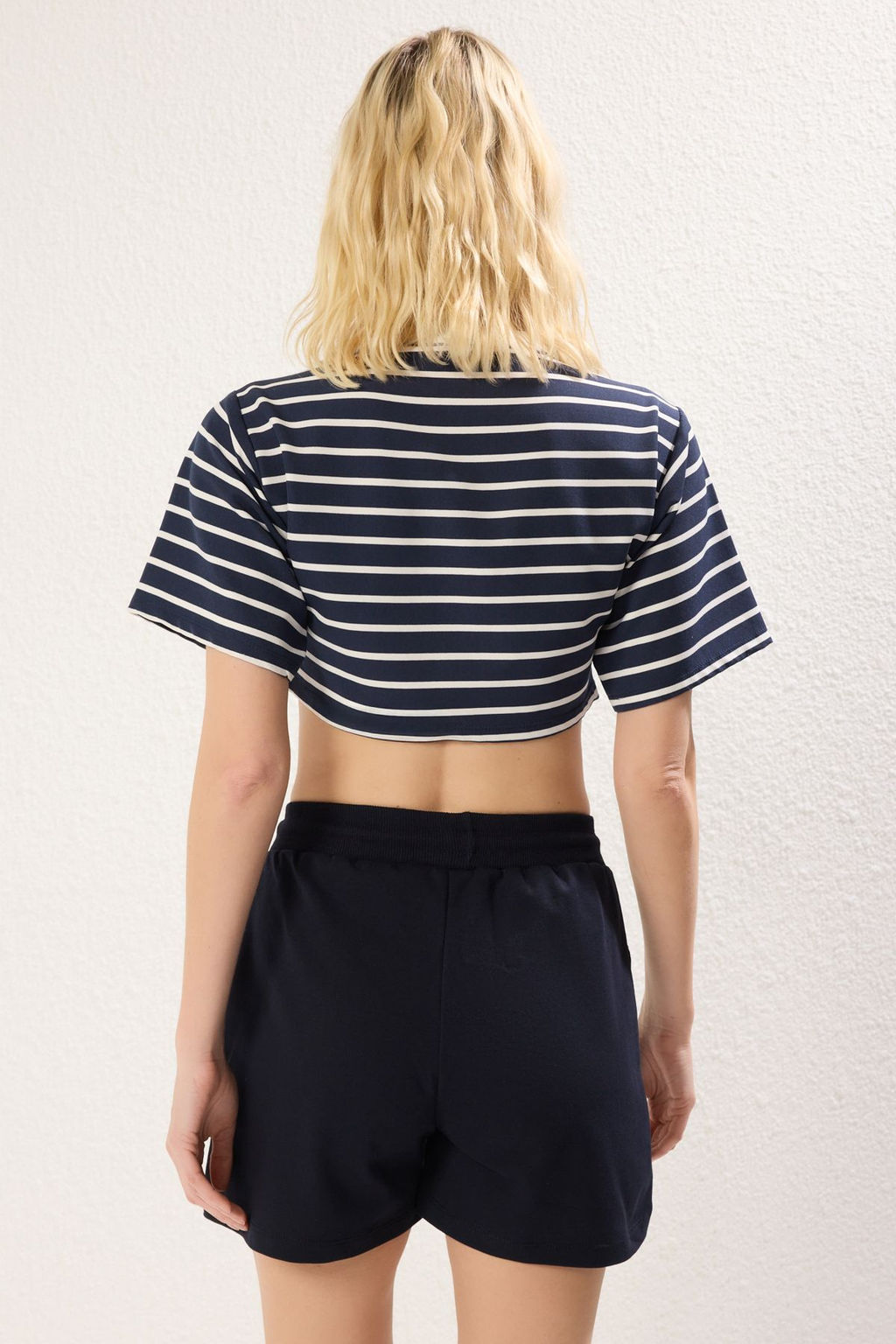 Lacivert Relaxed/Rahat Kal?p Cep Detayl? Esnek Orme Sort & Bermuda TWOSS25SR00013