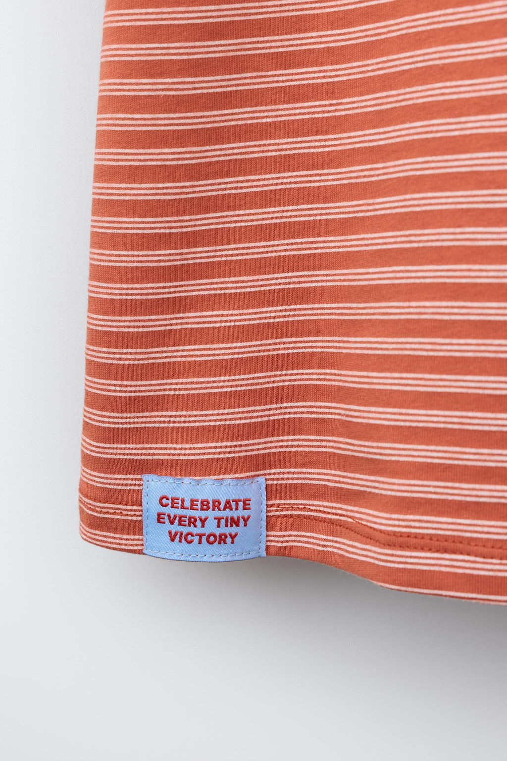 CAMISETA RAYAS TEXTO BORDADO / Teja - Zara фото 5