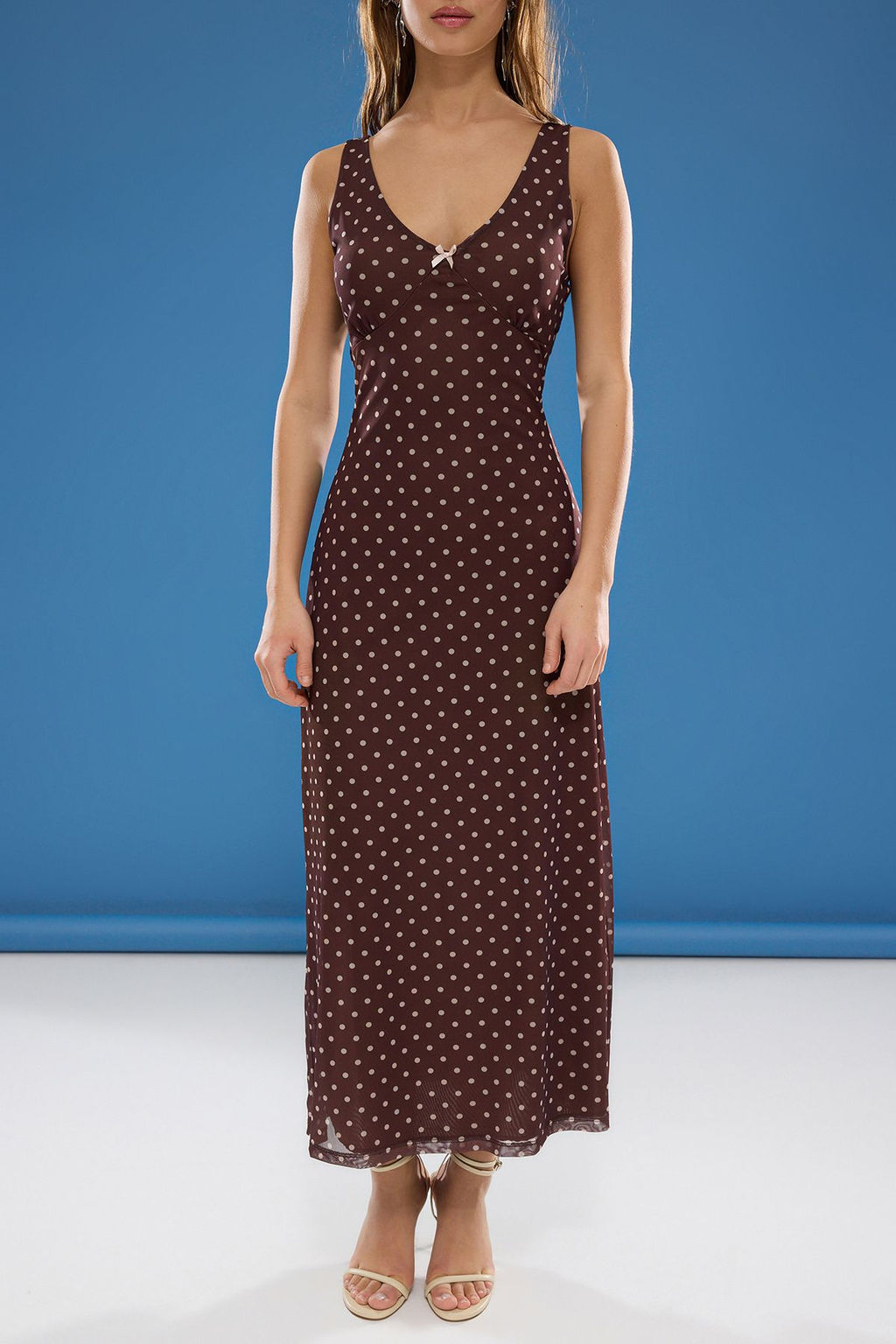 Kahverengi Fitted/Vucuda Oturan Puantiyeli Fiyonklu Maxi Tul Esnek Orme Elbise TWOSS25EL00361