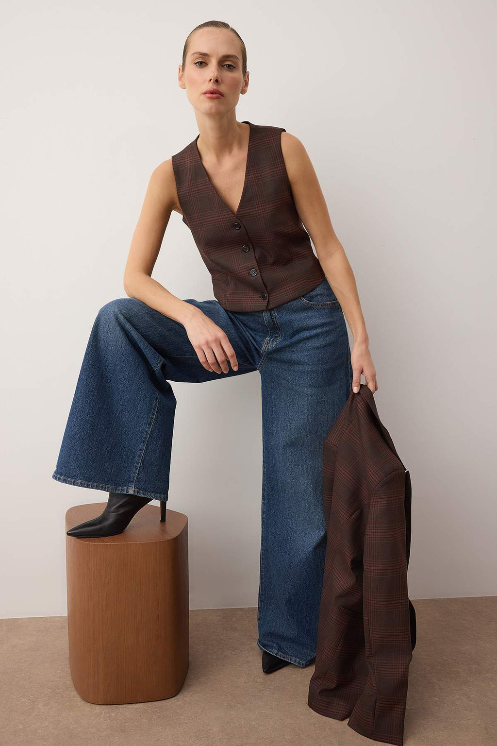 Kahverengi Bordo Ekoseli/Kareli Dokuma Yelek TWOAW26YE00063 - Trendyolmilla фото 2