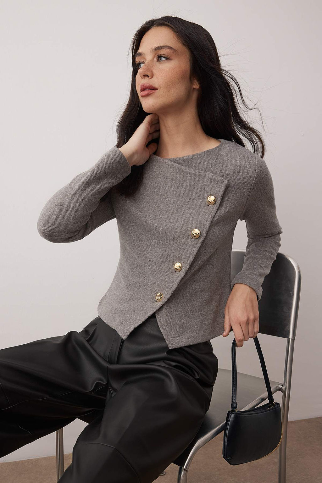 Gri Asimetrik Dugme Detayl? Regular Orme Bluz TWOAW26BZ00274 - Trendyolmilla фото 2