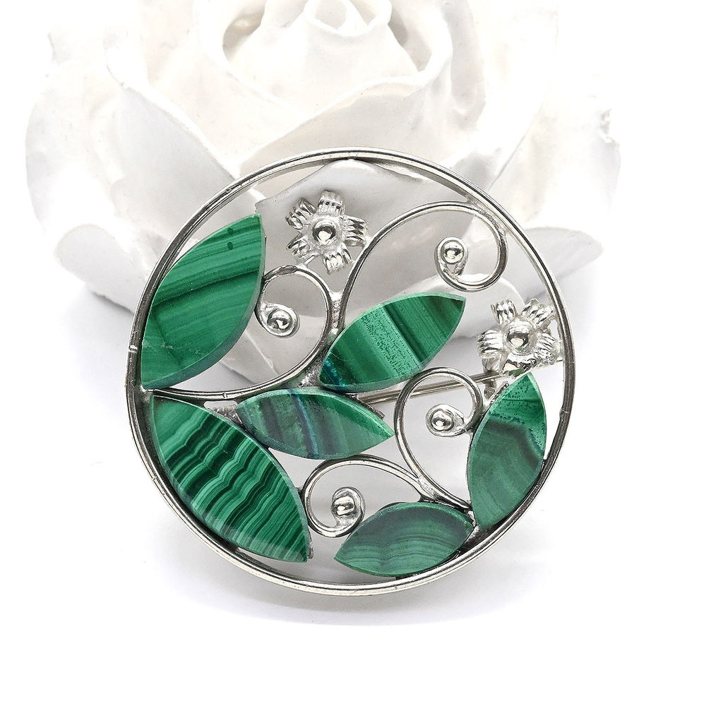 Брошь из малахита 31мм.