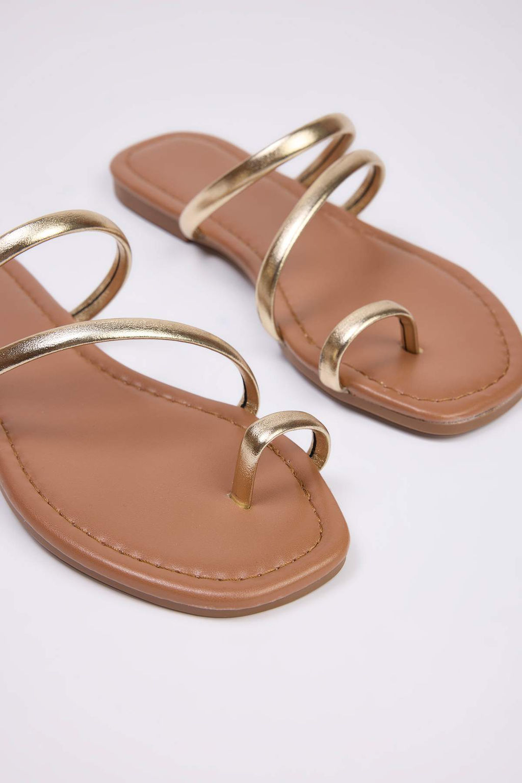 Trendyolmilla Shoes Metalik Alt?n Ince Bantl? Kad?n S?k Terlik TAKSS25TE00045  фото 2