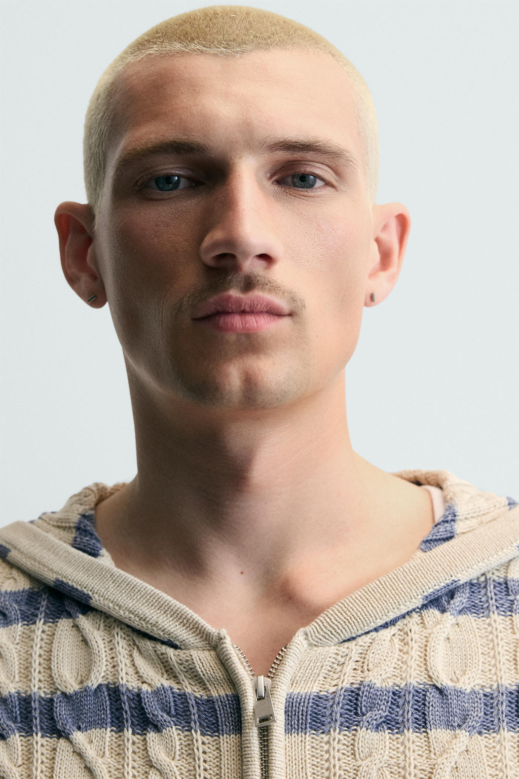 Кардиган Estructura Trenzas Capucha бежевый