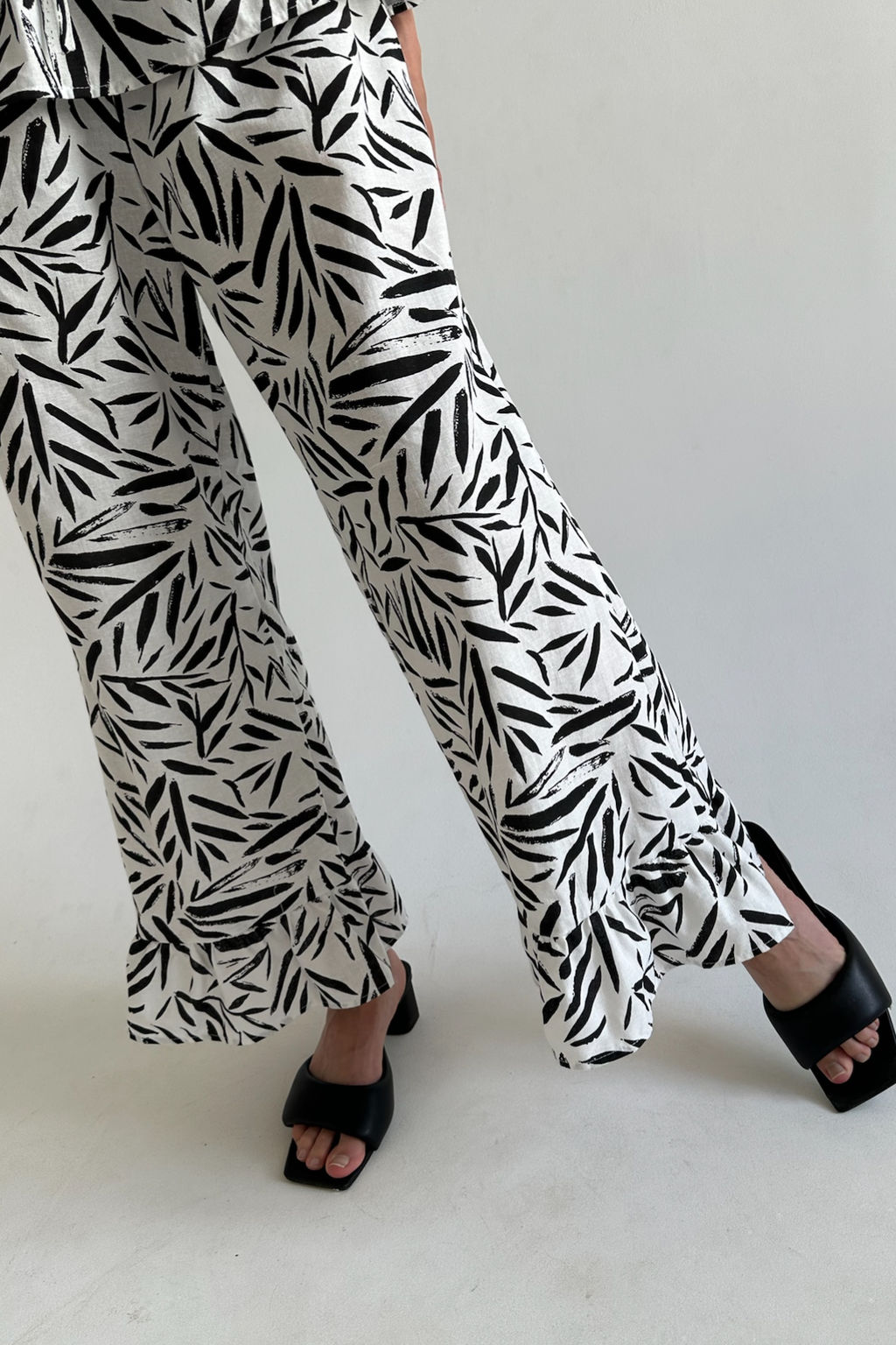 Костюм женский SET070/06/Белый, черный - M&G all natural фото 4