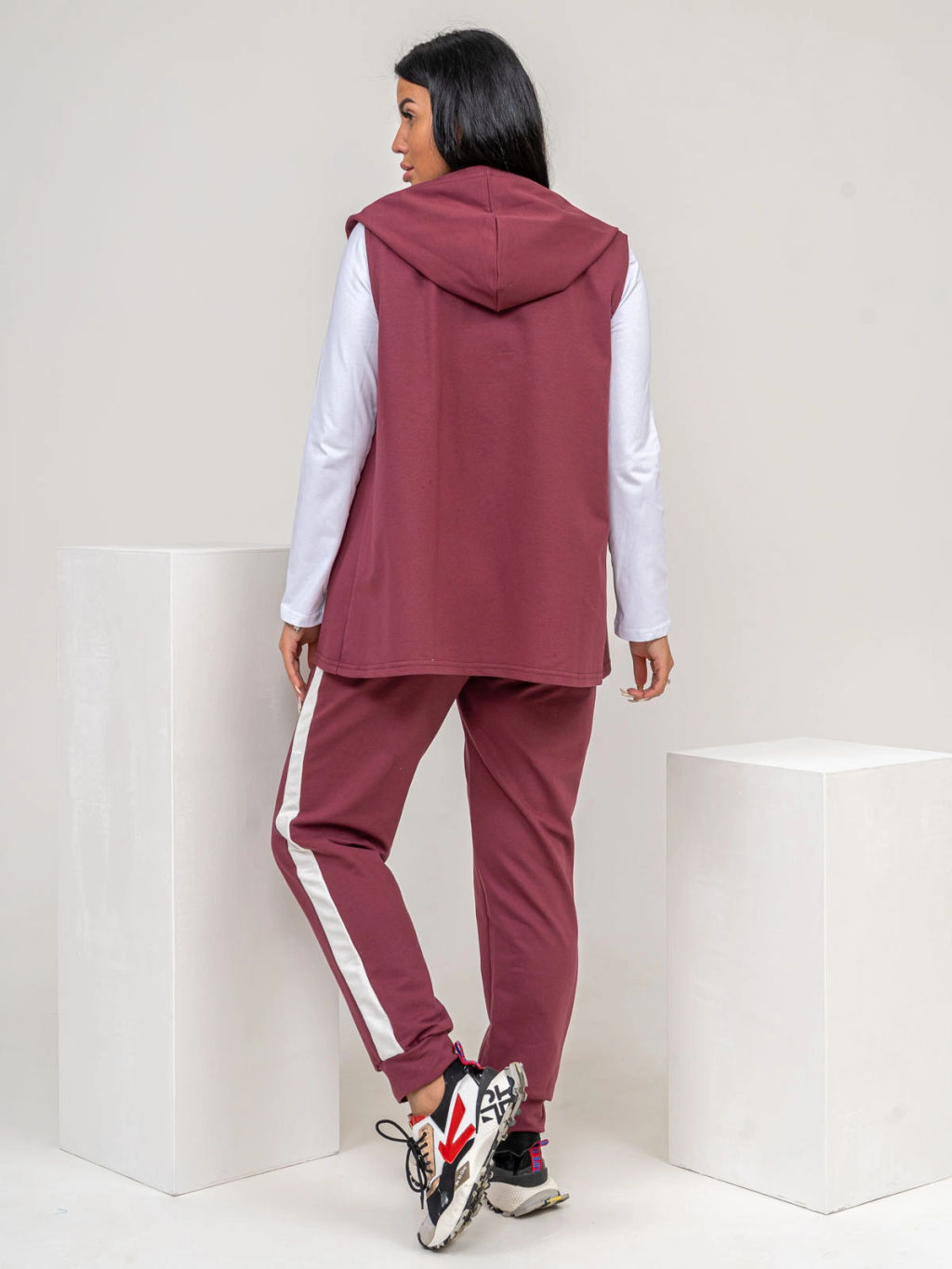 Костюм женский, цвет бордовый