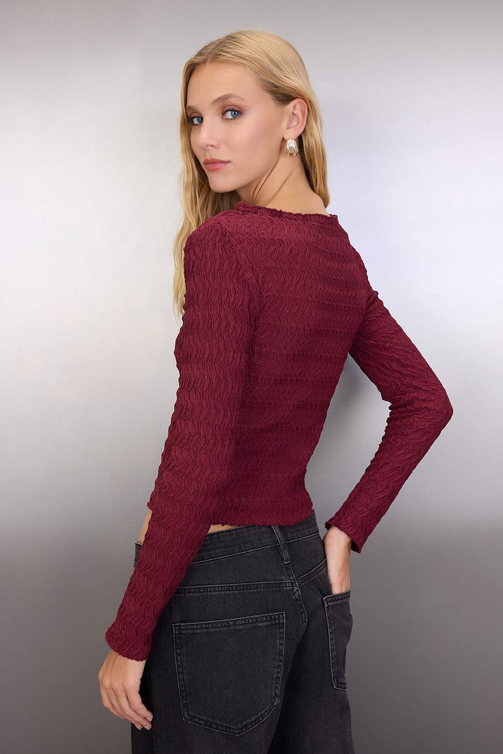 Bordo Fitted/Vucuda Oturan Dokulu Baglama Detayl? V Yaka Esnek Orme Bluz TWOAW26BZ00159 - Trendyolmilla фото 4