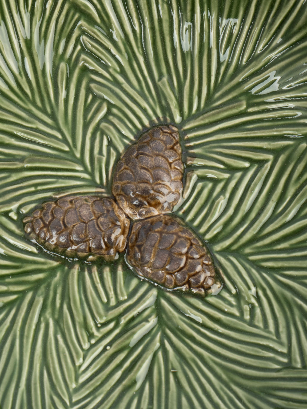 Блюдо, 19 см, керамика, зеленое, Шишки на еловой ветке, Fir branch - Anna lafarg фото 5
