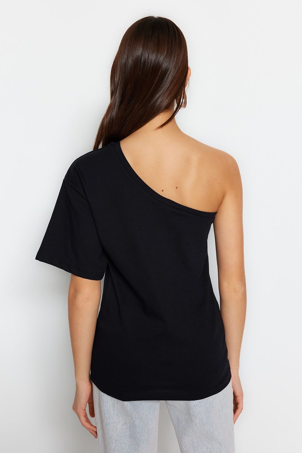 TRENDYOLMILLA Siyah Asimetrik Yaka %100 Pamuk Tek Kol Regular/Normal Kal?p Basic Orme T-Shirt TWOSS23TS00379 фото 5